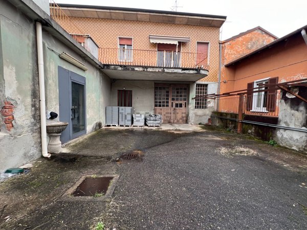 casa indipendente in vendita a Busto Arsizio