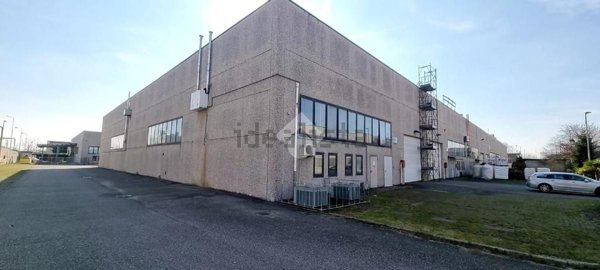 capannone in vendita a Busto Arsizio