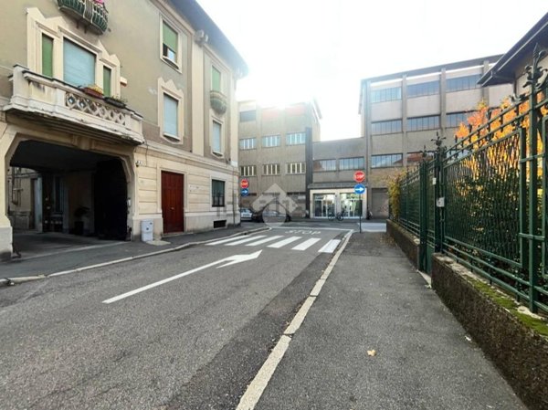 capannone in vendita a Busto Arsizio