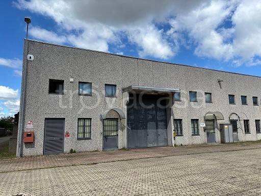 locale commerciale in vendita a Busto Arsizio in zona Borsano