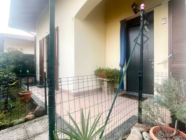 casa indipendente in vendita a Busto Arsizio in zona Borsano