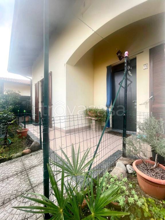 casa indipendente in vendita a Busto Arsizio in zona Borsano