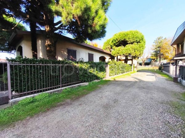 casa indipendente in vendita a Busto Arsizio