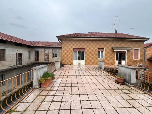 casa indipendente in vendita a Busto Arsizio in zona Borsano