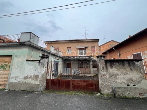 casa indipendente in vendita a Busto Arsizio