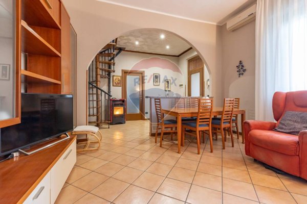 casa indipendente in vendita a Busto Arsizio