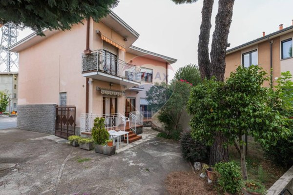 casa indipendente in vendita a Busto Arsizio