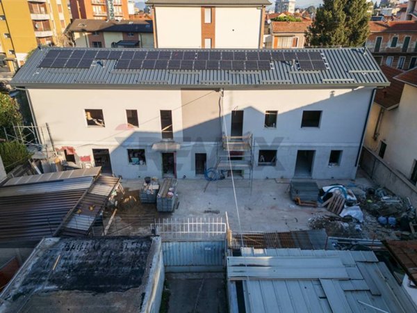 casa indipendente in vendita a Busto Arsizio