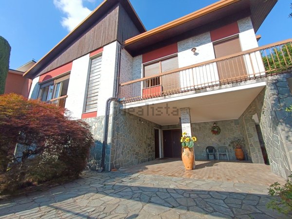 casa indipendente in vendita a Busto Arsizio