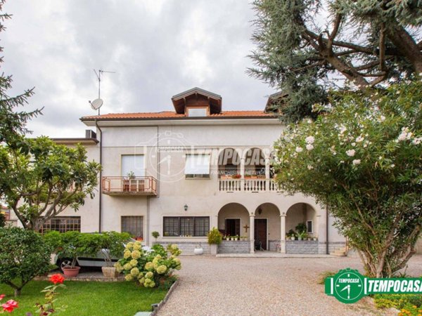 casa indipendente in vendita a Busto Arsizio