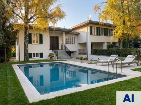 casa indipendente in vendita a Busto Arsizio