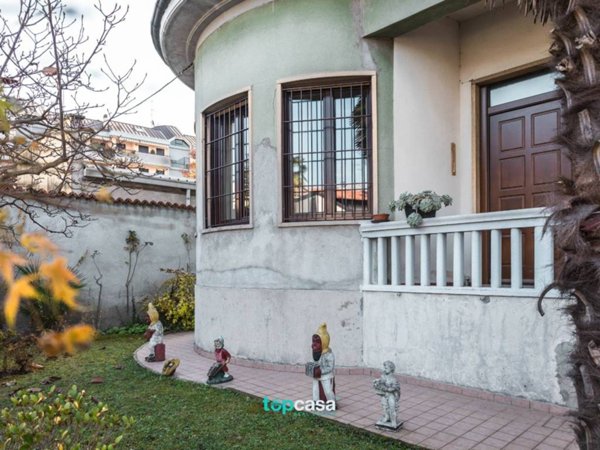 casa indipendente in vendita a Busto Arsizio