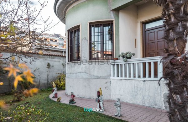 casa indipendente in vendita a Busto Arsizio
