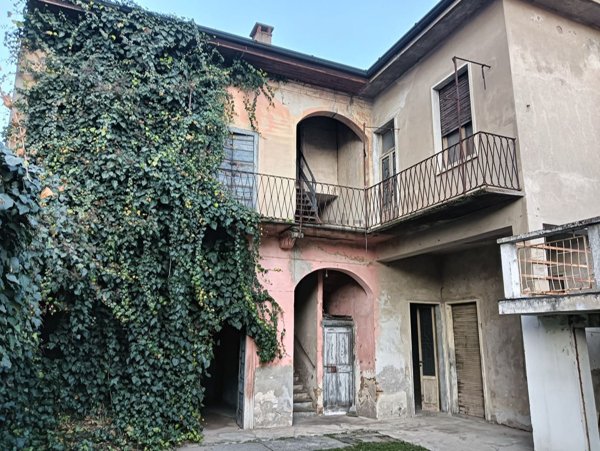 casa indipendente in vendita a Busto Arsizio