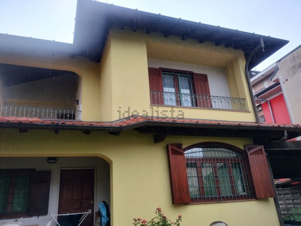 casa indipendente in vendita a Busto Arsizio