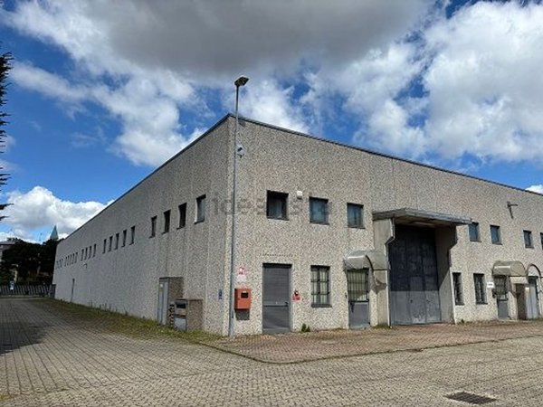 capannone in vendita a Busto Arsizio