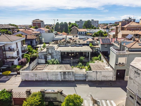 capannone in vendita a Busto Arsizio
