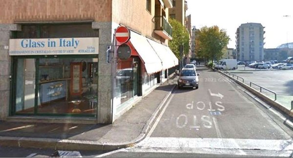 locale commerciale in vendita a Busto Arsizio