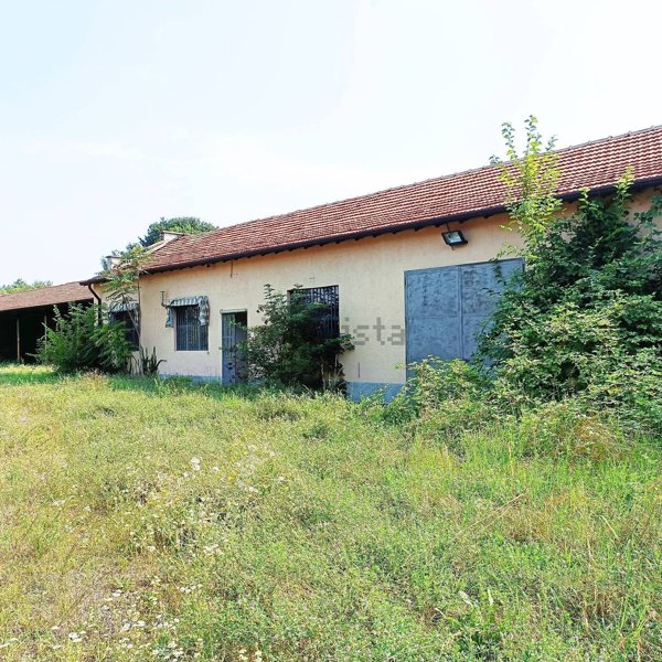 locale di sgombero in vendita a Busto Arsizio