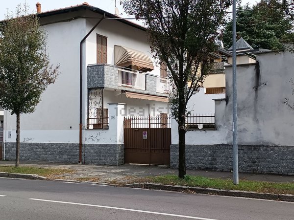 casa indipendente in vendita a Busto Arsizio