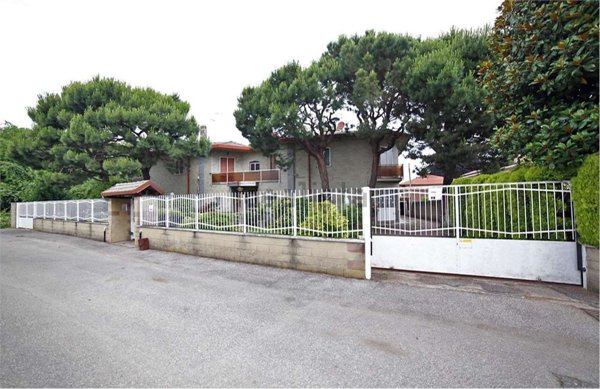 casa indipendente in vendita a Busto Arsizio