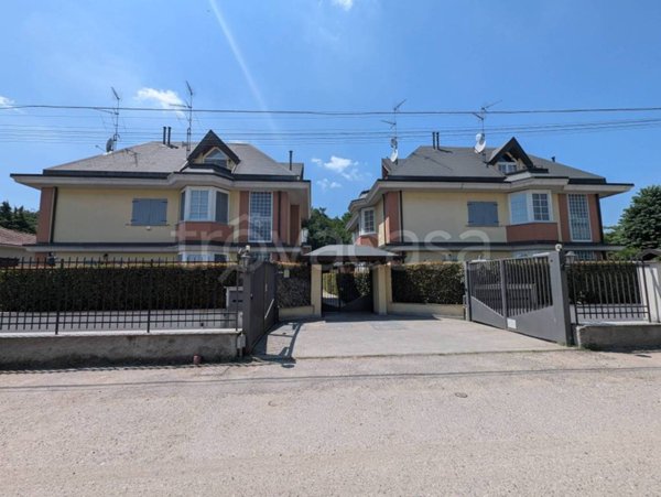 casa indipendente in vendita a Busto Arsizio