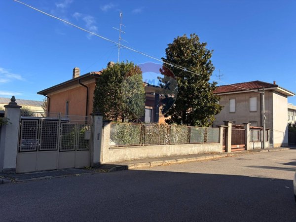 casa indipendente in vendita a Busto Arsizio