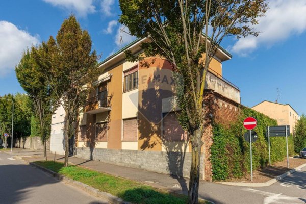 casa indipendente in vendita a Busto Arsizio