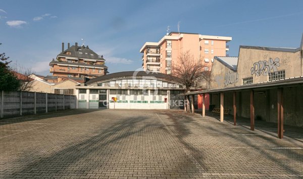 capannone in vendita a Busto Arsizio