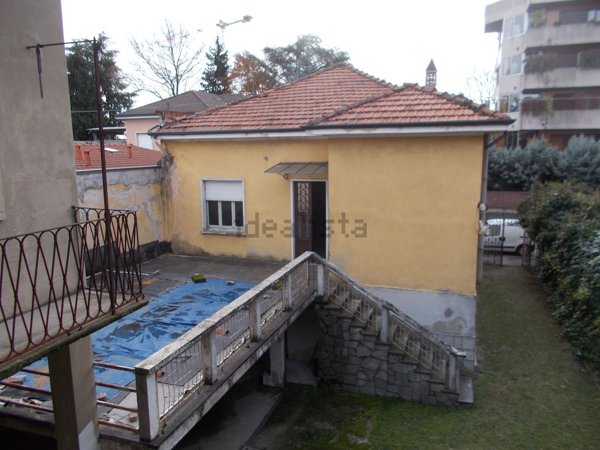 casa indipendente in vendita a Busto Arsizio