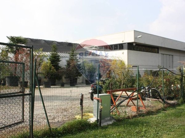 locale commerciale in vendita a Busto Arsizio