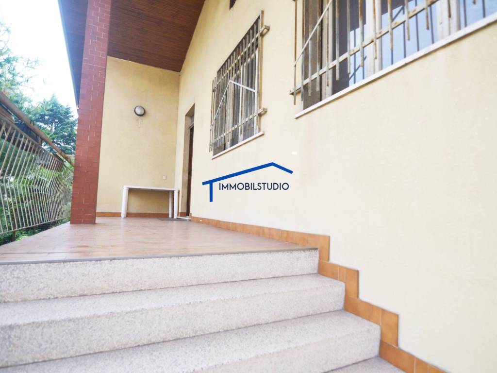 casa indipendente in vendita a Busto Arsizio