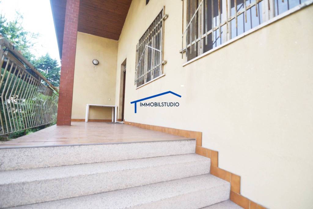 casa indipendente in vendita a Busto Arsizio
