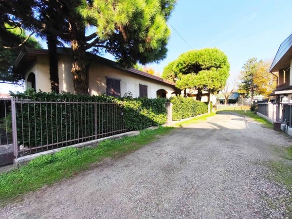 casa indipendente in vendita a Busto Arsizio