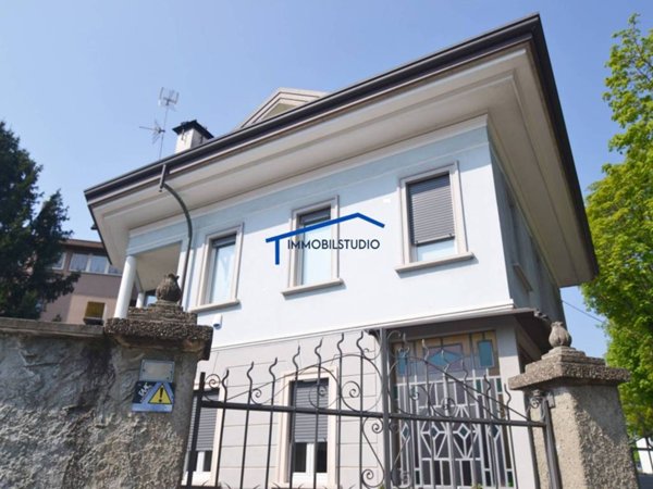 casa indipendente in vendita a Busto Arsizio