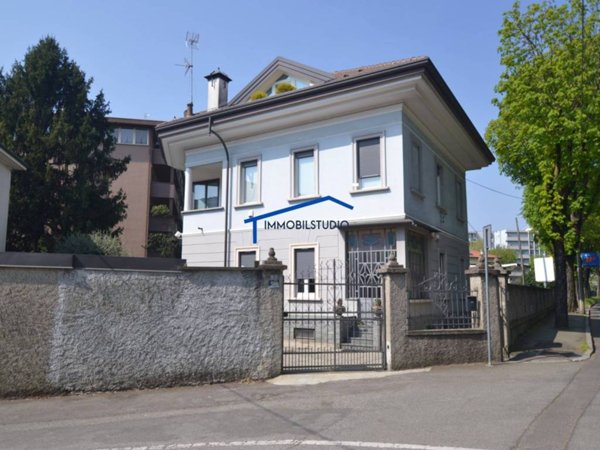 casa indipendente in vendita a Busto Arsizio