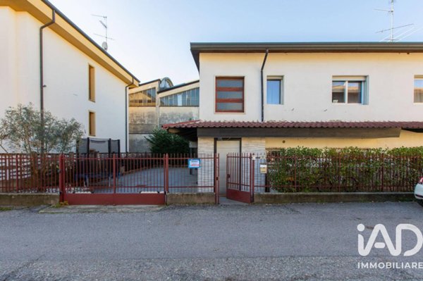 casa indipendente in vendita a Busto Arsizio