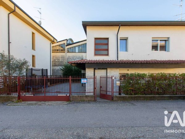 casa indipendente in vendita a Busto Arsizio