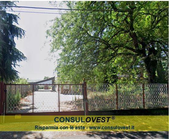 locale commerciale in vendita a Busto Arsizio