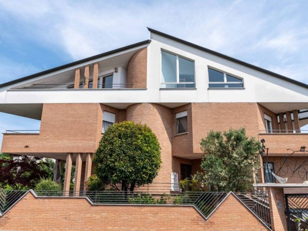 casa indipendente in vendita a Busto Arsizio