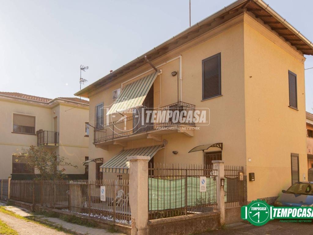casa indipendente in vendita a Busto Arsizio
