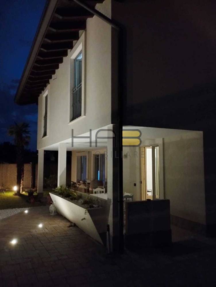 casa indipendente in vendita a Busto Arsizio