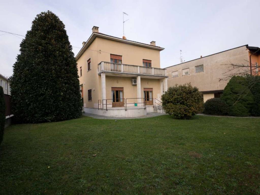 casa indipendente in vendita a Busto Arsizio