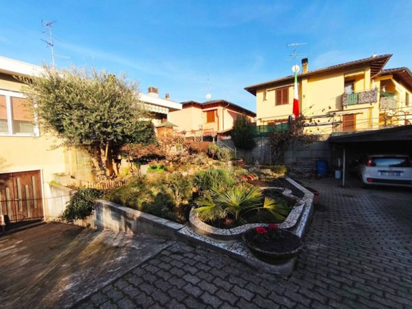 casa indipendente in vendita a Busto Arsizio