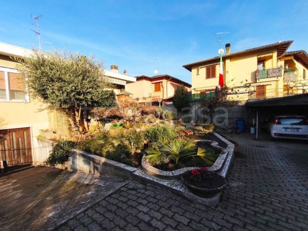 casa indipendente in vendita a Busto Arsizio