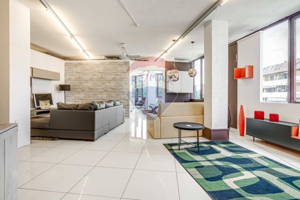 locale commerciale in vendita a Busto Arsizio