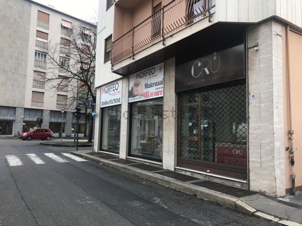 locale commerciale in vendita a Busto Arsizio