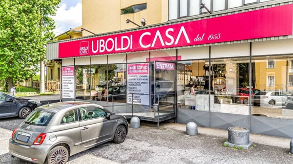 locale commerciale in vendita a Busto Arsizio