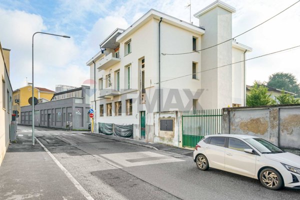 casa indipendente in vendita a Busto Arsizio