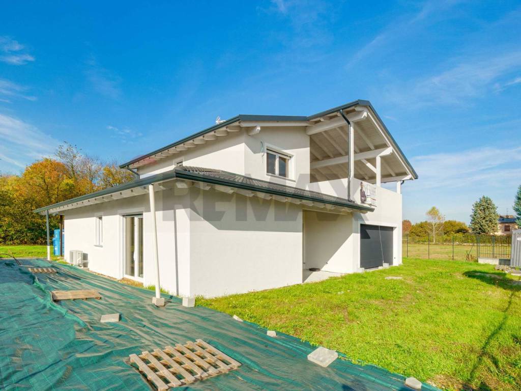 casa indipendente in vendita a Busto Arsizio